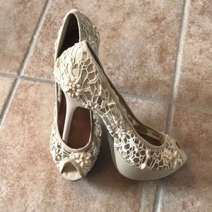 NWT cream heels